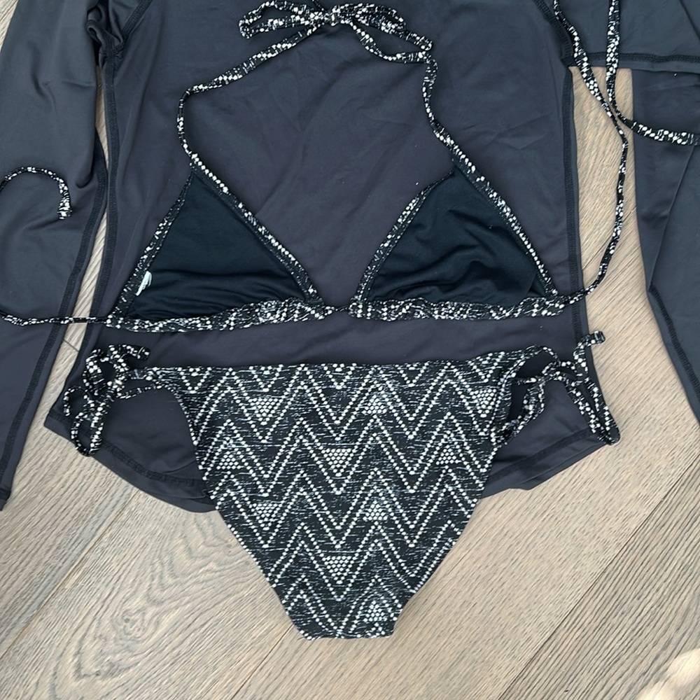 String Bikini - Picture 3 of 3